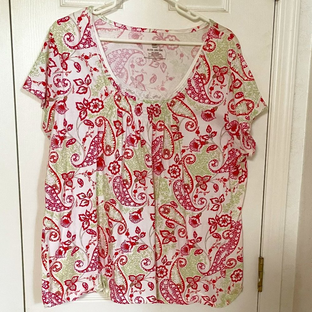 Faded Glory Top w/lace around bottom of neckline